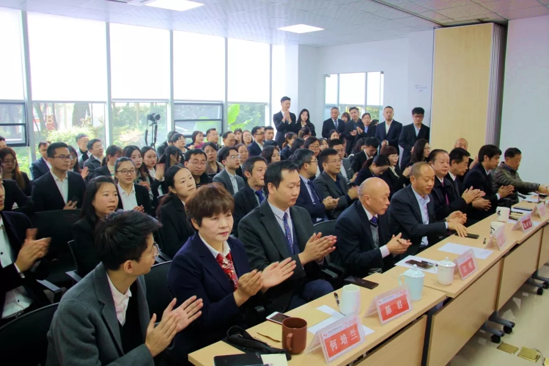 情系7790必发集团家人，，，，，冬日爱暖人世——7790必发集团电力集团爱心捐钱活动