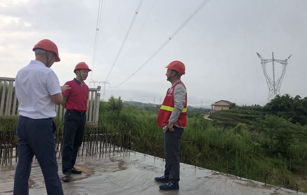 陈云总司理视察川南城际铁路500kV线路迁改工程