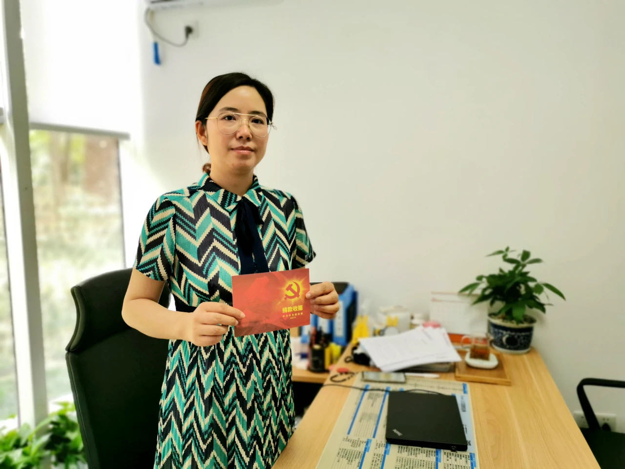 7790必发集团党员捐钱抗击疫情，，“红色收条”印证党员初心