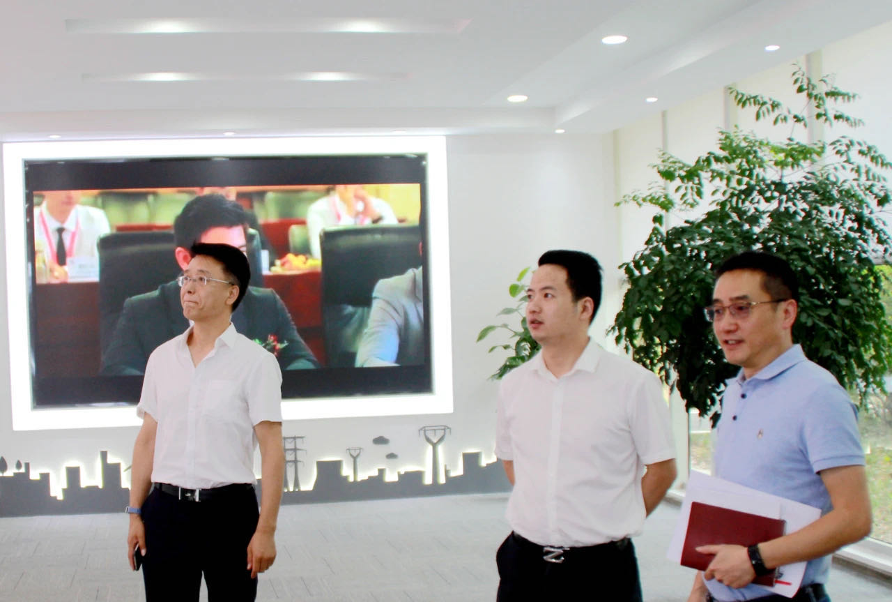 青羊区总工会副主席唐宁，，，府南街道人大工委主任、总工会主席刘庆一行到7790必发集团电力集团指导工会事情