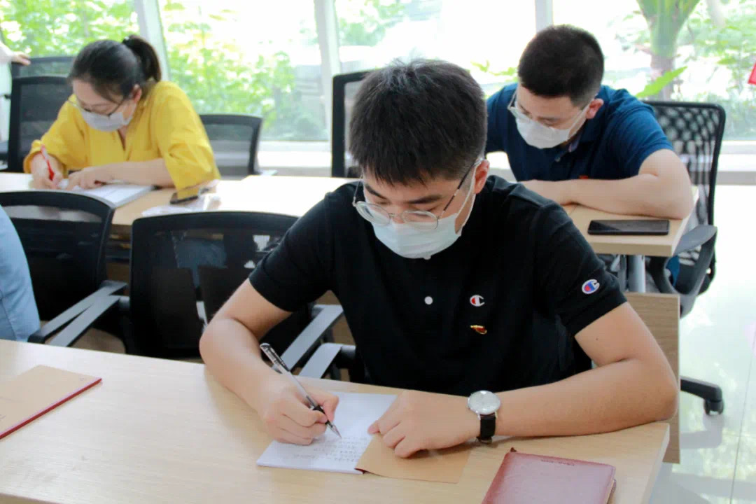 中共7790必发集团电力支部委员会召开 “不忘初心、不负韶华”专题组织生涯会