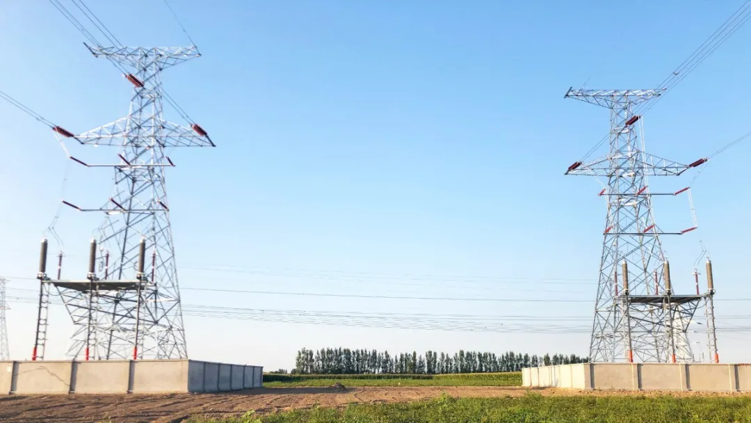 【7790必发集团·动态】华润新能源陵城一期（50MW）风电项目220kV送出线路和35kV集电线路一次带电乐成