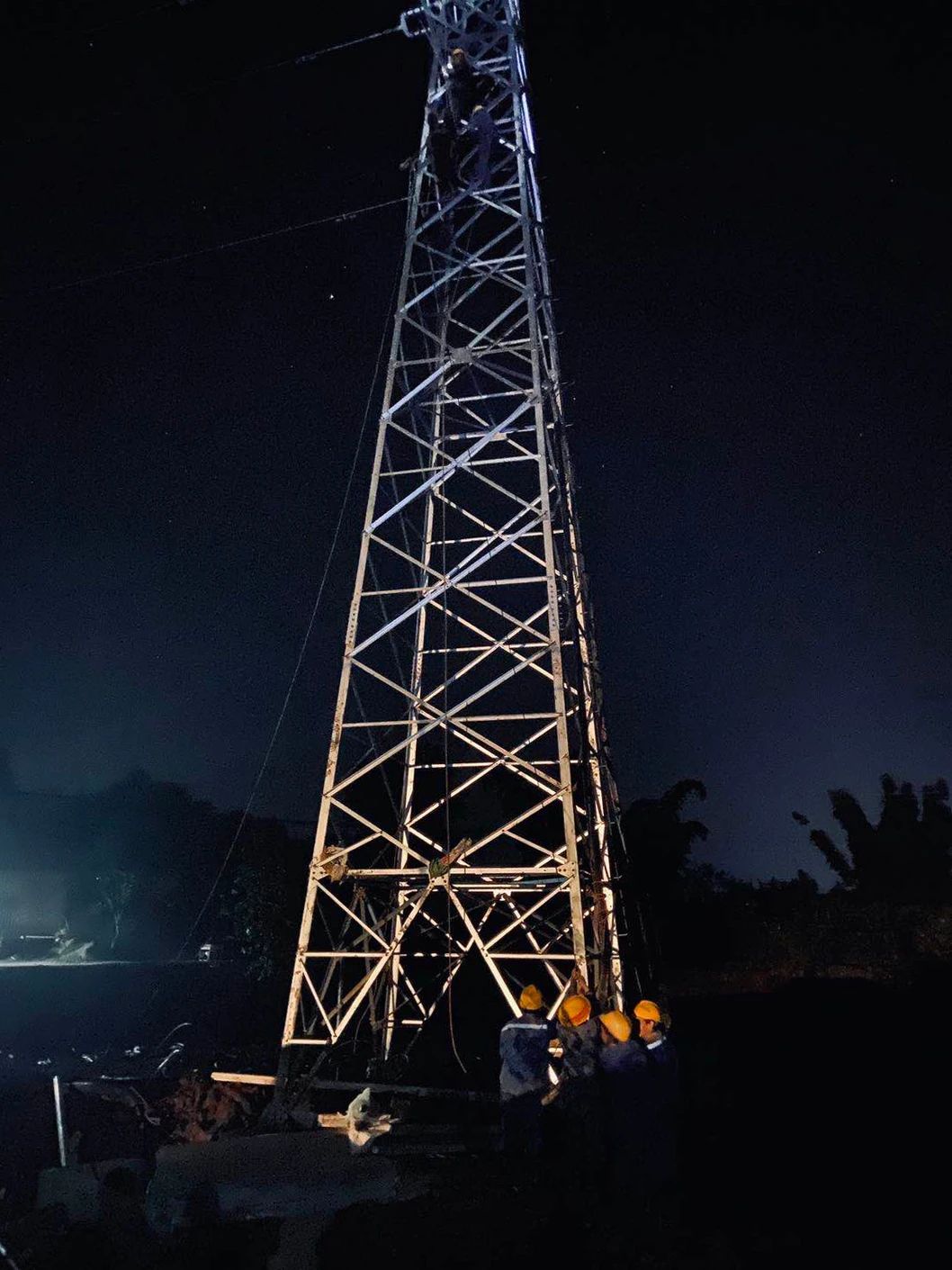 锁天线迁改工程顺遂完成并恢复送电