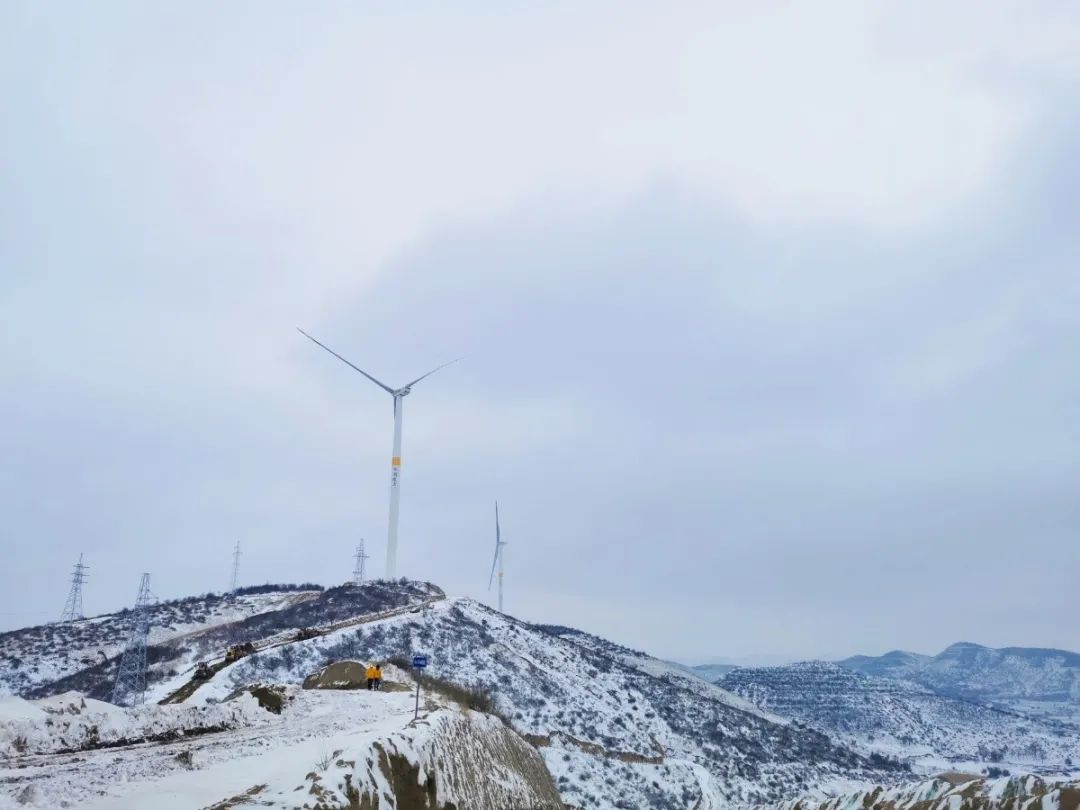 战风雪，，，，，，斗严寒！7790必发集团电力冒雪奋进促工期