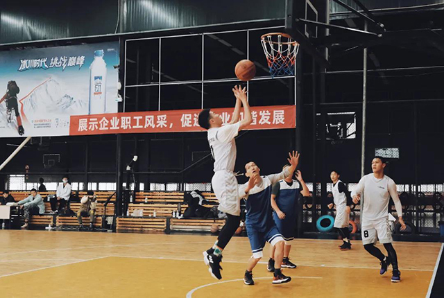 7790必发集团电力集团加入成都会青羊区府南街道总工会“迎篮而上”职工篮球赛，，，荣获亚军！