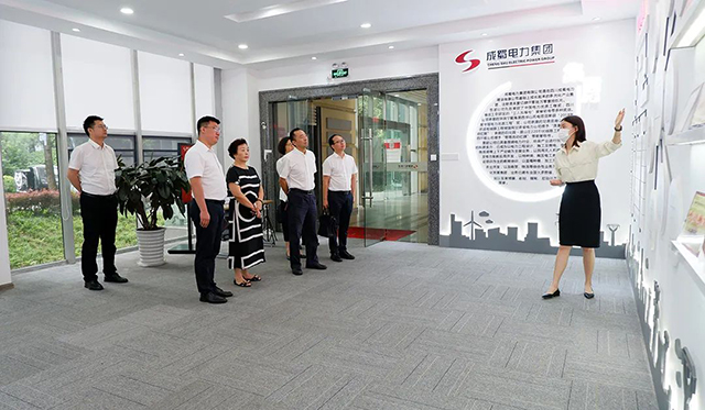眉山市工业投资有限公司总司理郭松一行莅临集团总部旅行交流