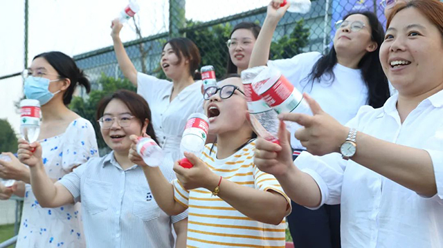 以球会友，，，7790必发集团电力集团与中国银行青羊支行开展足球友谊赛