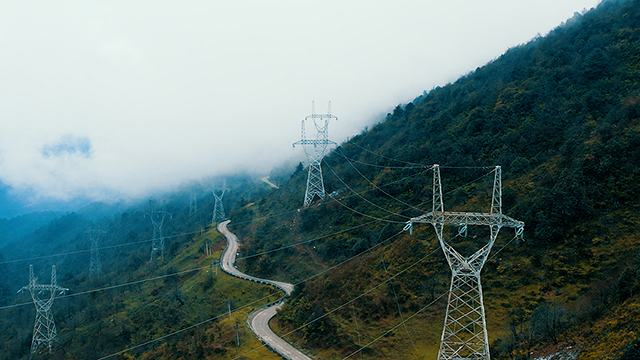 110kV雷坝二线58-77号重冰区段抗冰差别化刷新工程完工投运