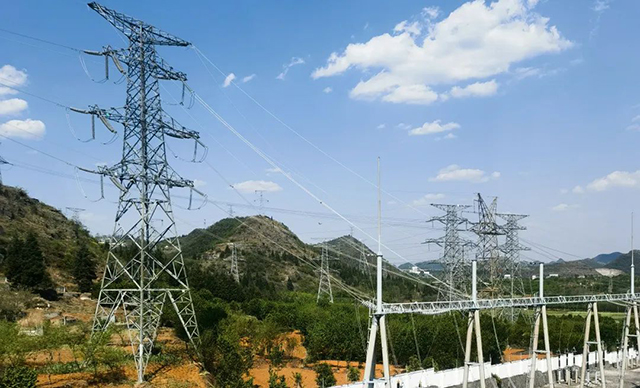 镇宁县扁担山一期200MW农业光伏电站220kV送出线路工程完工投运