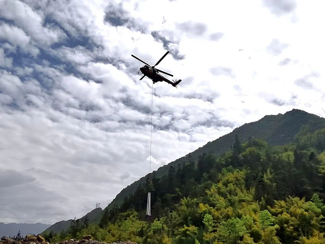 直升机吊运物资，，，助力±800kV锦苏线大修