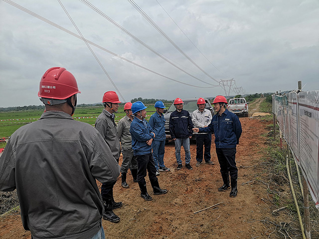 国网江西超高压公司向导莅临500kV磁永线拉V塔刷新工程现场检查指导