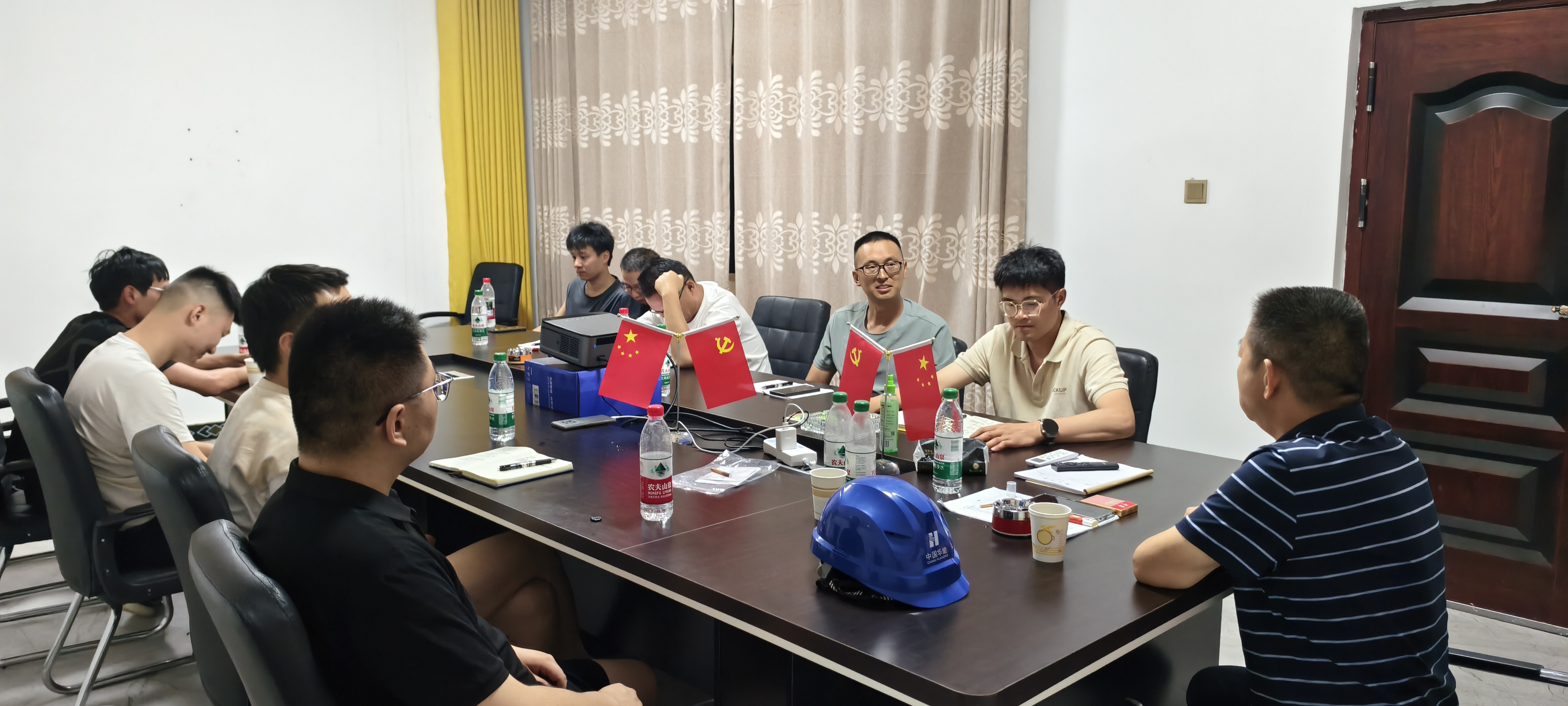 云南省政协向导到小湾500kV联络变电站视察调研