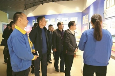贵州省黔东南州委常委、、、榕江县县委书记贺代宏一行到公司旅行学习考察