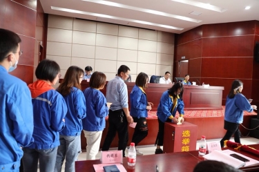 凯发K8国际纸业工会第七届会员代表大会圆满举行