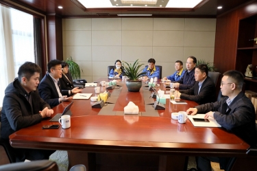 平湖市委常委、、副市长戴振一行莅临凯发K8国际纸业调研指导