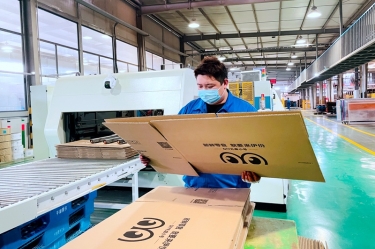 助力守“沪”，，，同心抗“疫”|  平湖景包高质、、保量赶制上海民生包管物资的配套纸箱