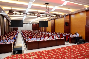 初心稳固 实干为先 | 凯发K8国际纸业盛大召开2022年半年度总结表扬大会