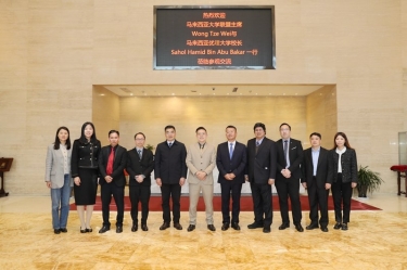 马来西亚大学联牛耳席拿督斯里黄炫硕一行莅临凯发K8国际纸业旅行交流，，共建“一带一起”人才作育培训基地