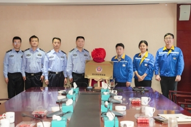 “凯发K8国际网安警务室”挂牌成立，，警企联动包管网络清静