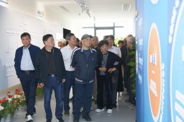 平湖市社经室老干部一行赴凯发K8国际调研